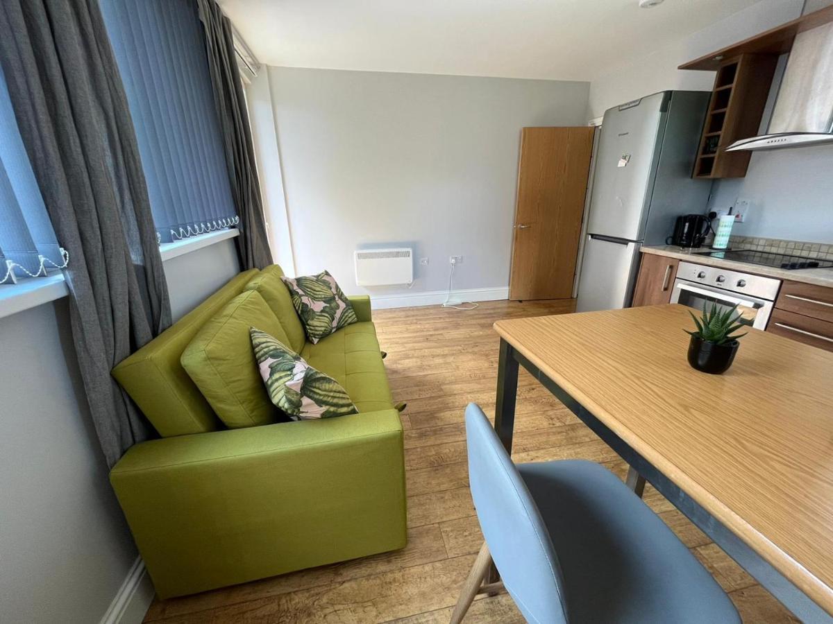 Апартаменты Modern Flat Near Transports Лондон