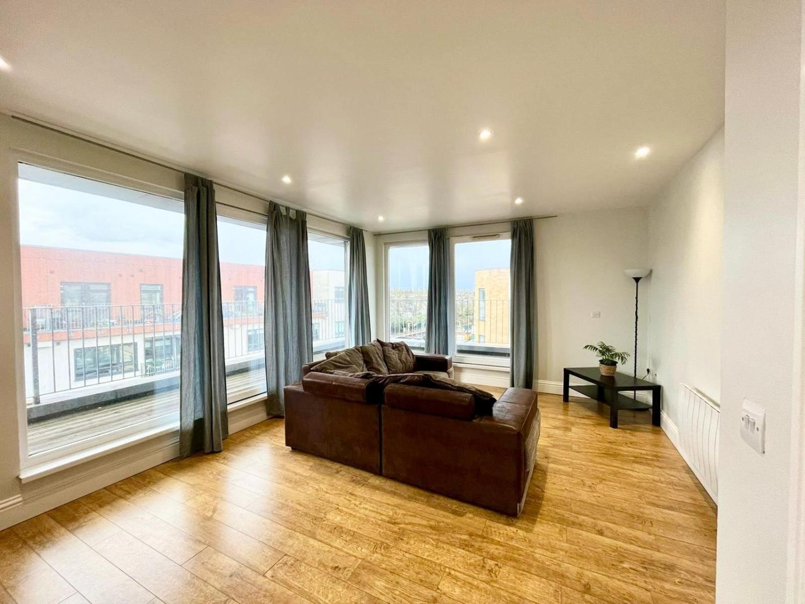 Modern Flat Near Transports * Лондон