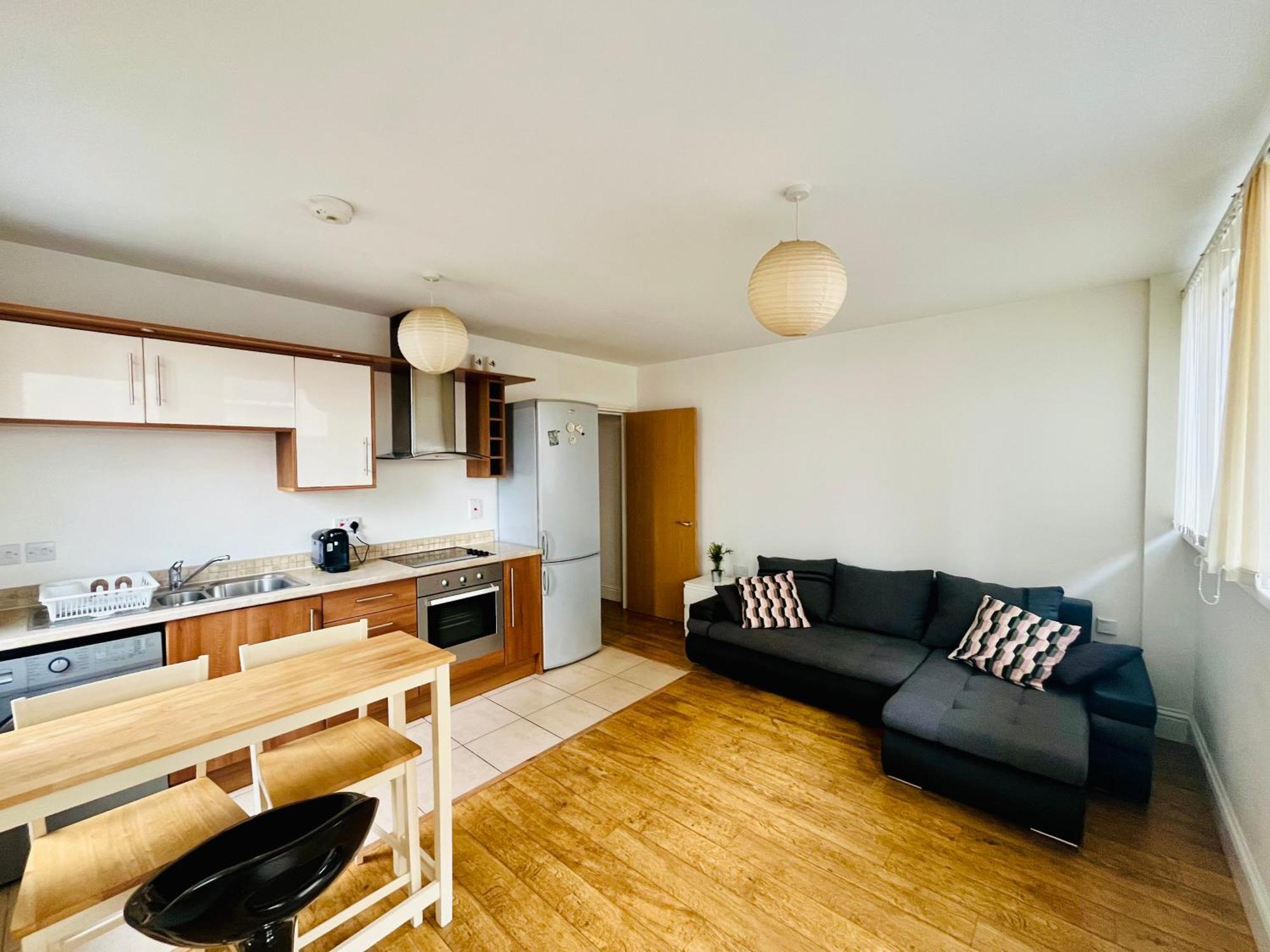 Апартаменты Modern Flat Near Transports Лондон