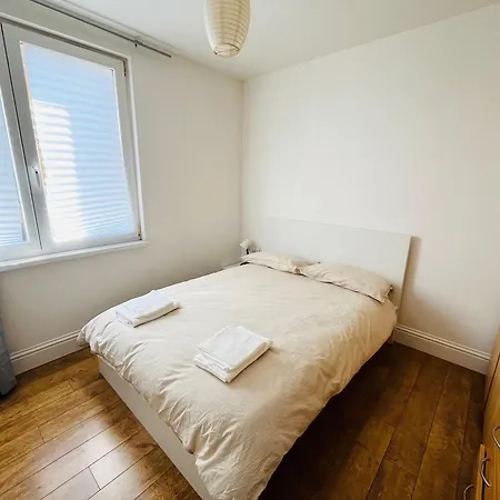 London Modern Flat Near Transports Apartment Exterior photo