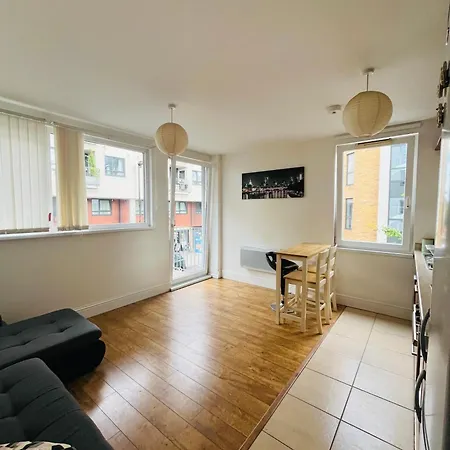 London Modern Flat Near Transports Apartment Exterior photo