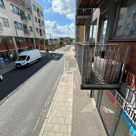 London Modern Flat Near Transports Apartment Exterior photo
