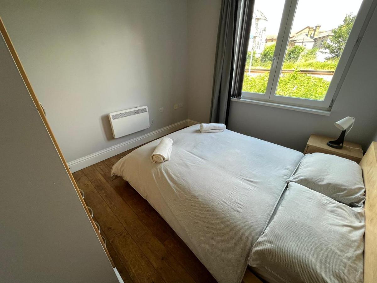 Modern Flat Near Transports * Londra